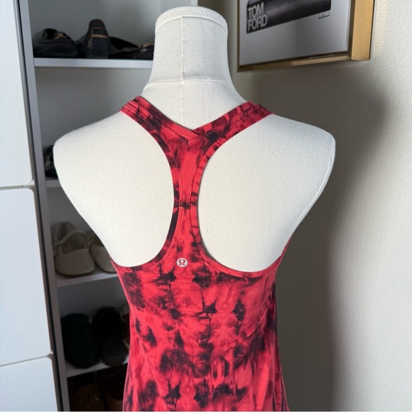 Lululemon Red and Black Tie-Dye Cool Racerback II Nulu Game Day Tank Top Size 6 - Picture 10 of 13
